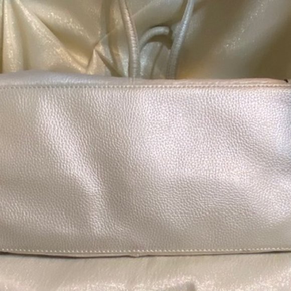 ❤️TIGNANBLLO Handbag. Shimmering Lt Cream Handbag 15 in W X 10-1/2H X 6-1/2 D /H - Picture 6 of 6